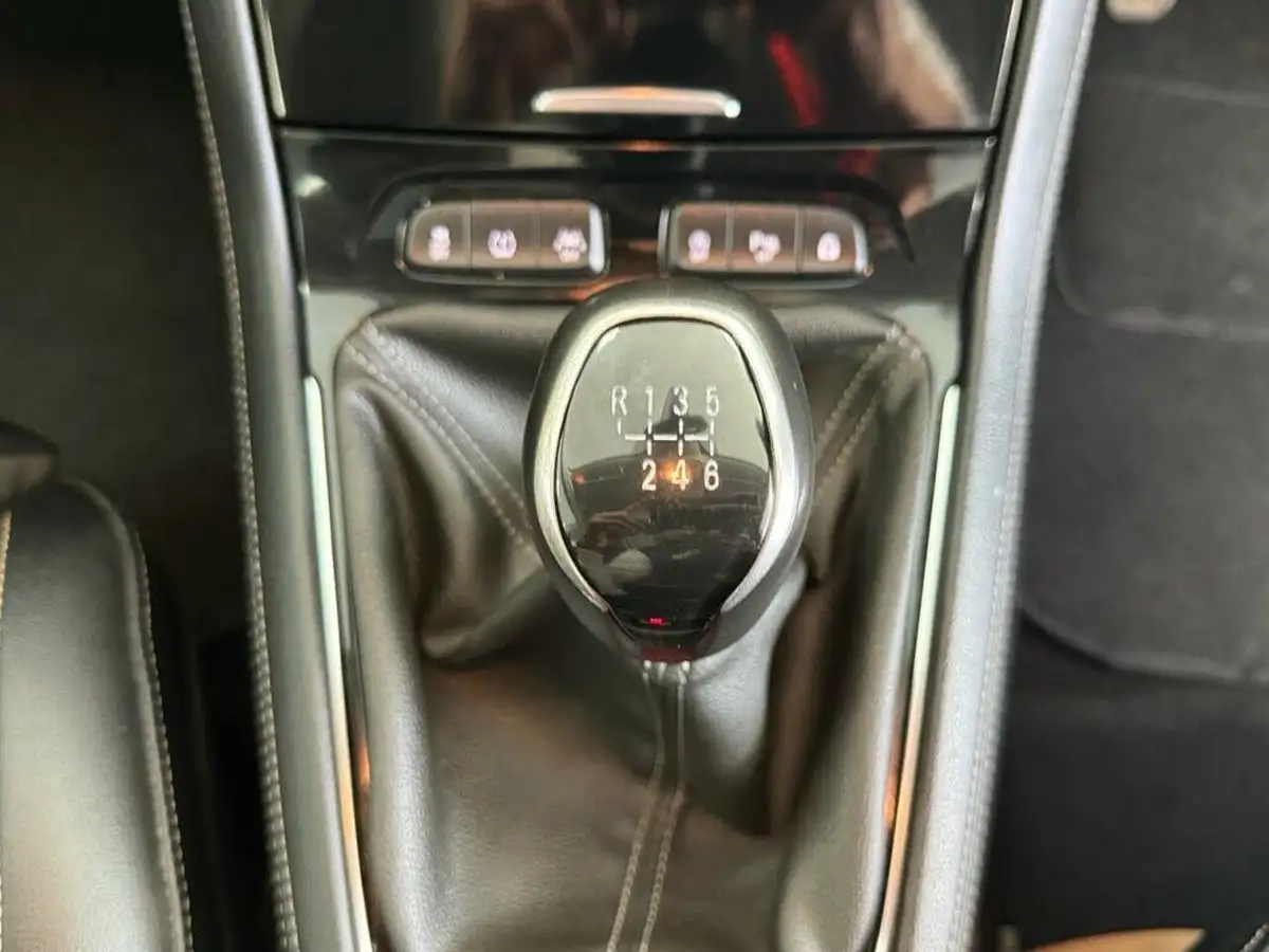 2019-vauxhall-grandland-x-12-elite-nav-big-48