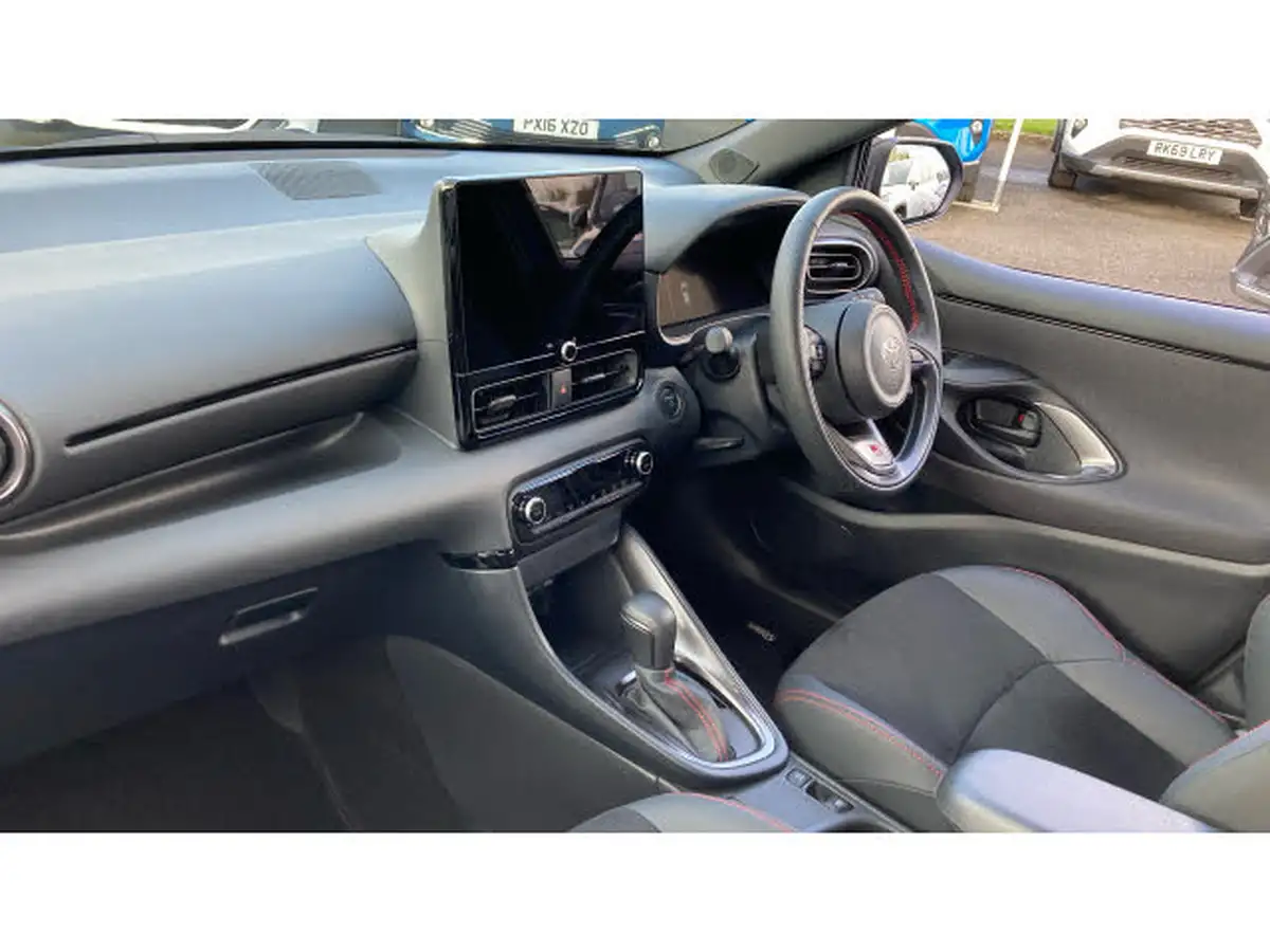 2024-toyota-yaris-15-vvt-i-gr-sport-128bhp-big-9