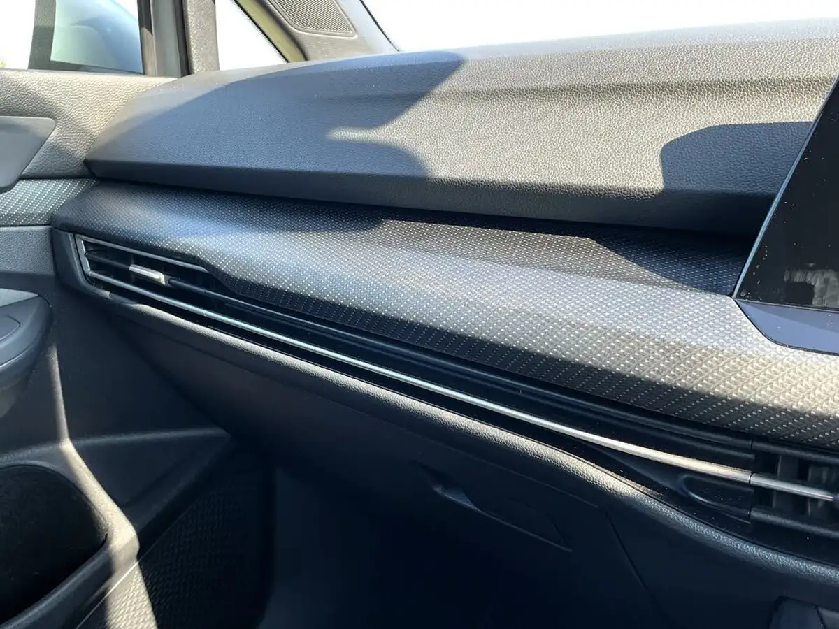 2021-volkswagen-golf-big-36