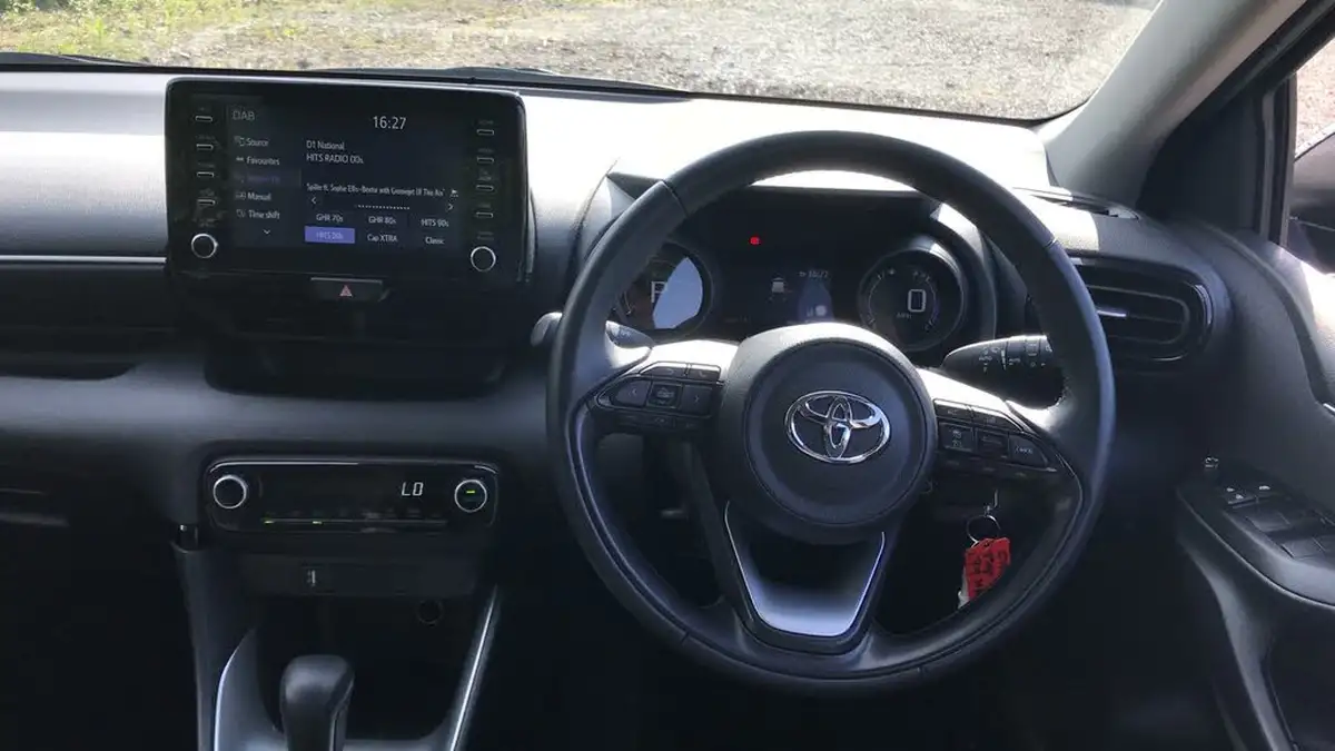 2023-toyota-yaris-15-vvt-i-design-big-5