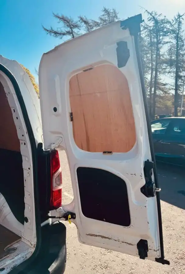 2020-peugeot-partner-15-bluehdi-1000-professional-100ps-eu6dt-panel-big-10
