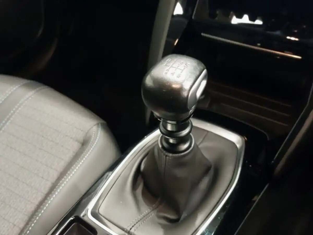 2022-peugeot-208-12-puretech-allure-premium-100ps-big-11
