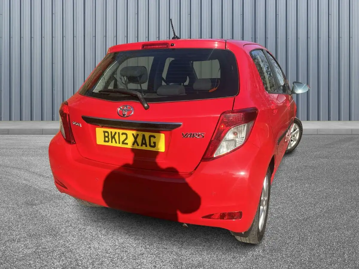 2012-toyota-yaris-10-tr-touch-go-5d-big-5