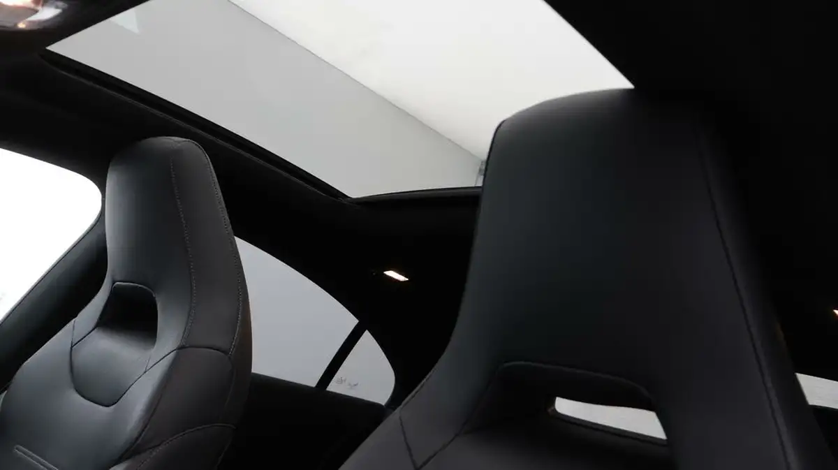 2021-mercedes-benz-cla-13-cla-180-amg-line-premium-plus-coupe-4d-big-21