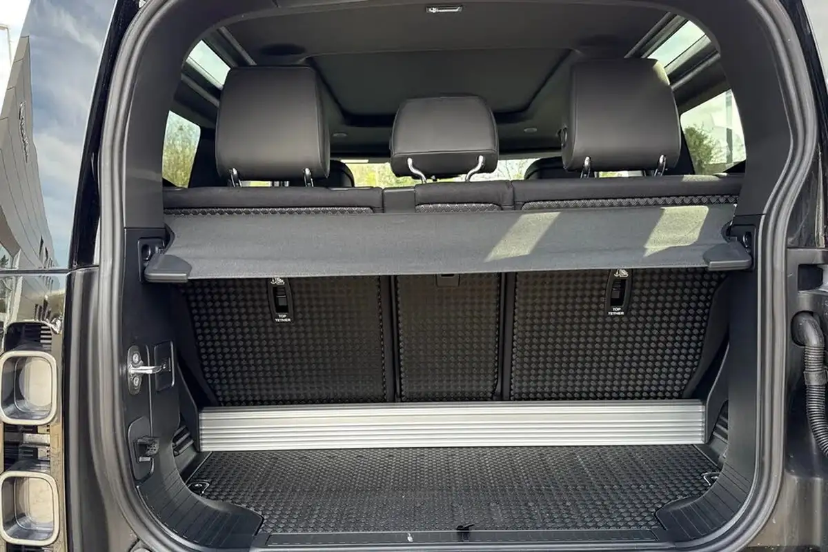 2023-land-rover-90-defender-30-d300-x-big-10