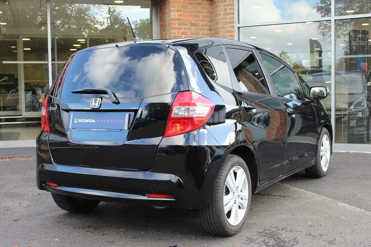 2014-honda-jazz-14-es-plus-cvt-big-11
