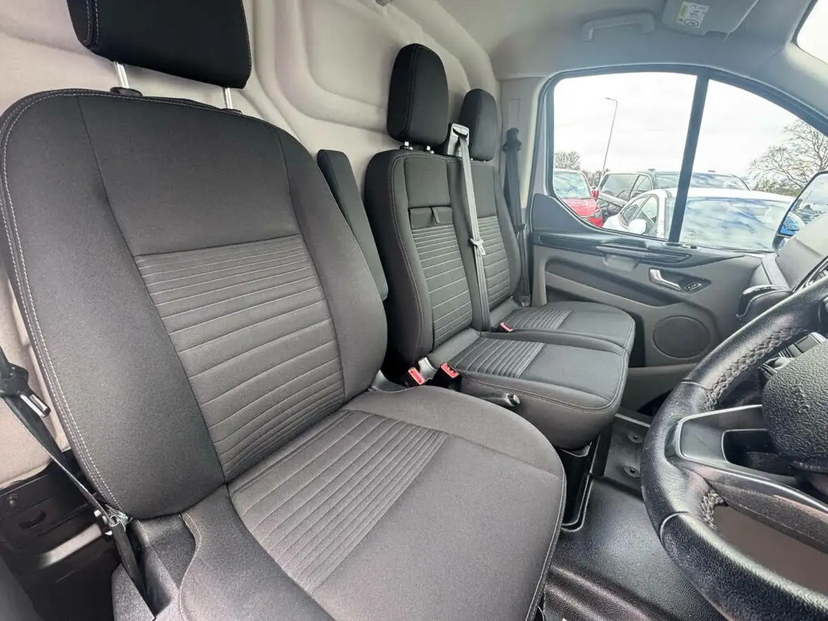 2022-ford-transit-custom-big-2
