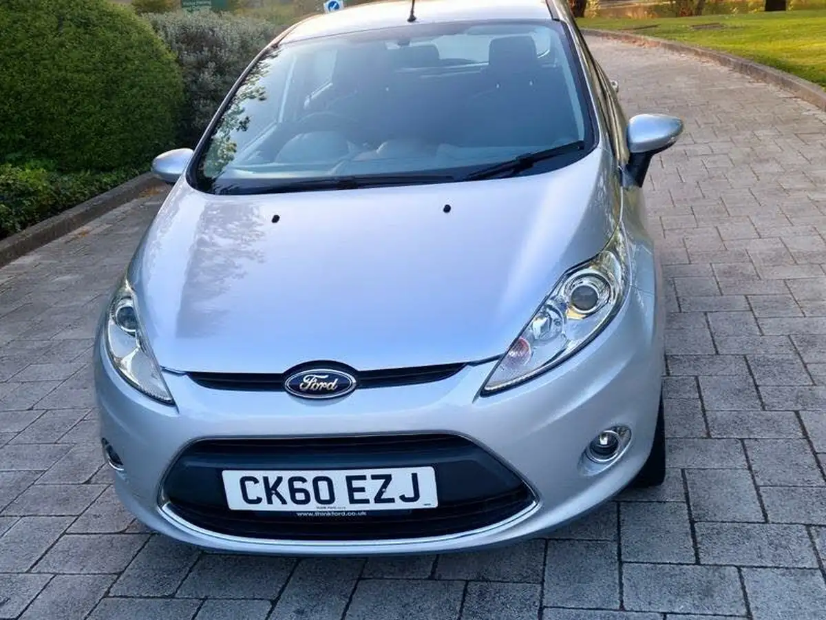 2010-ford-fiesta-14-zetec-96ps-5d-auto-big-7