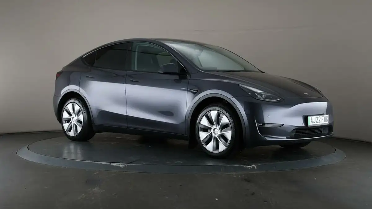 2022-tesla-model-y-e-long-range-big-46