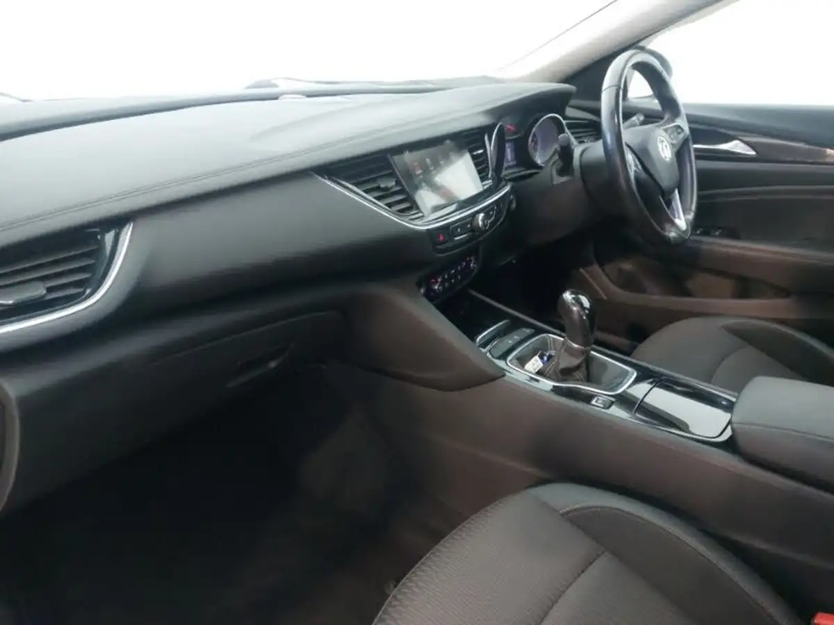2018-vauxhall-insignia-grand-sport-20td-tech-line-nav-big-4