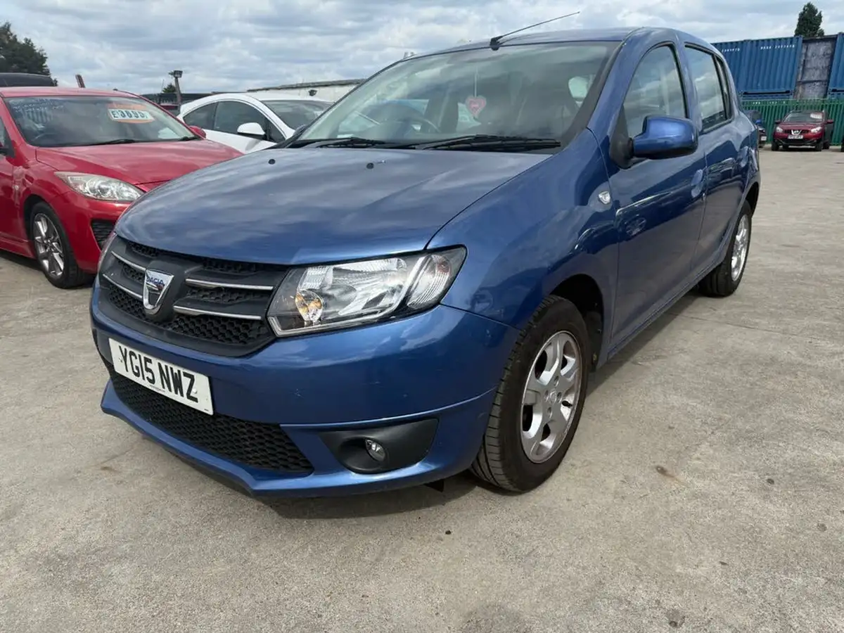 2015-dacia-sandero-09-laureate-big-0