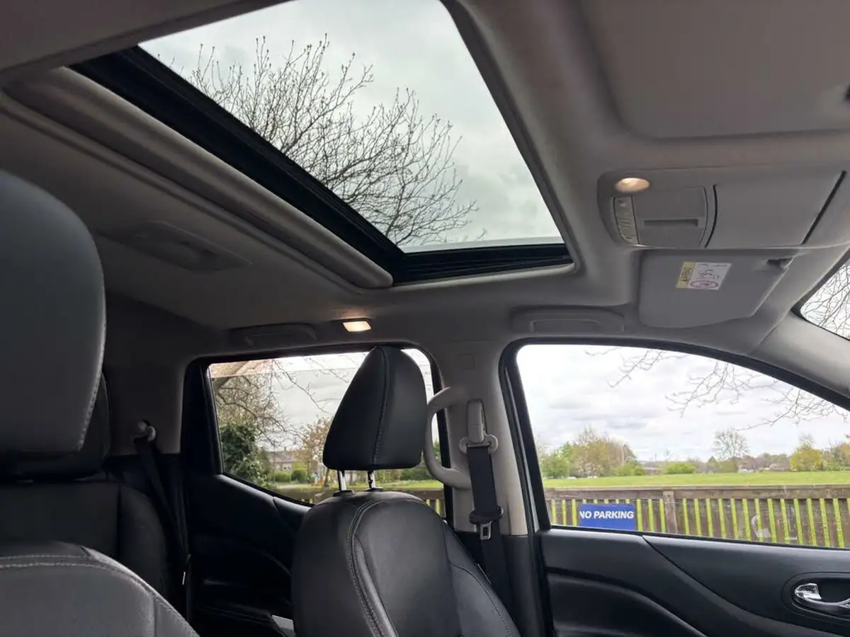 2021-nissan-navara-23dci-tt-tekna-8-navileather-auto-big-10