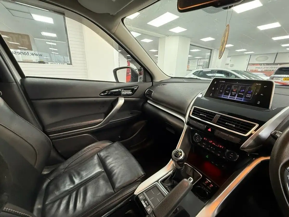 2019-mitsubishi-eclipse-cross-15-black-big-58