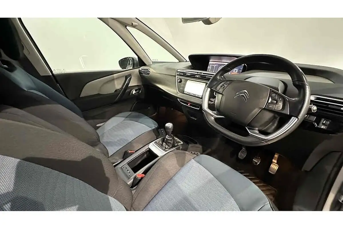 2018-citroen-c4-picasso-12-puretech-feel-big-23