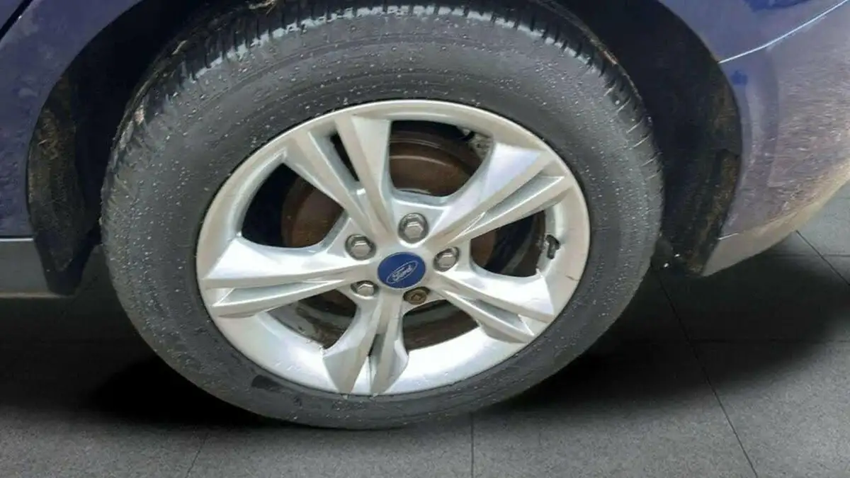 2011-ford-focus-16-zetec-ti-vct-105ps-hatchback-5d-big-12