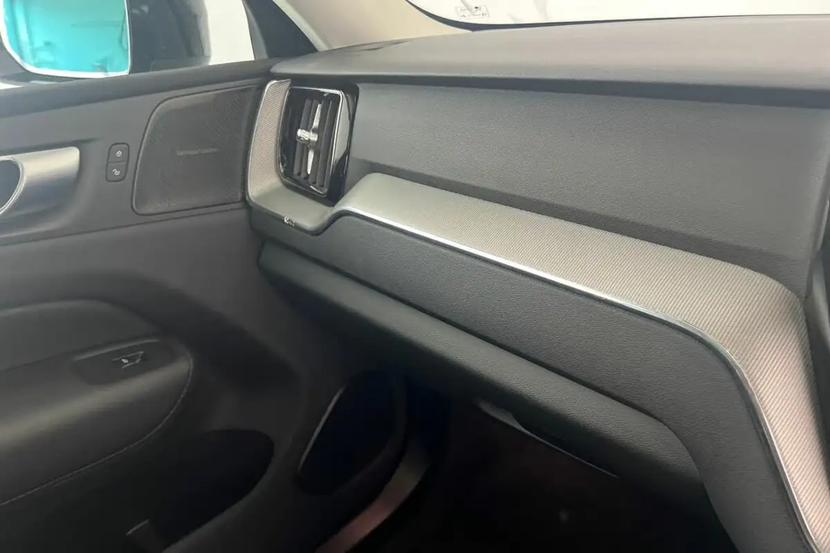 2024-volvo-xc60-20-b5-plus-big-31