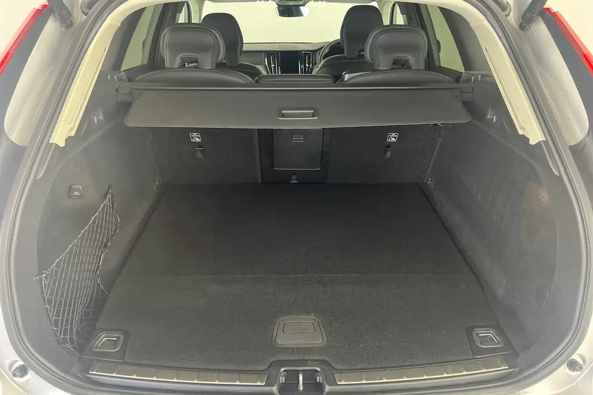 2024-volvo-xc60-20-b5-plus-big-7