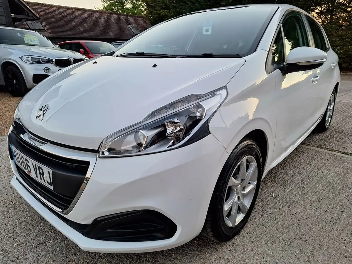 2016-peugeot-208-big-2