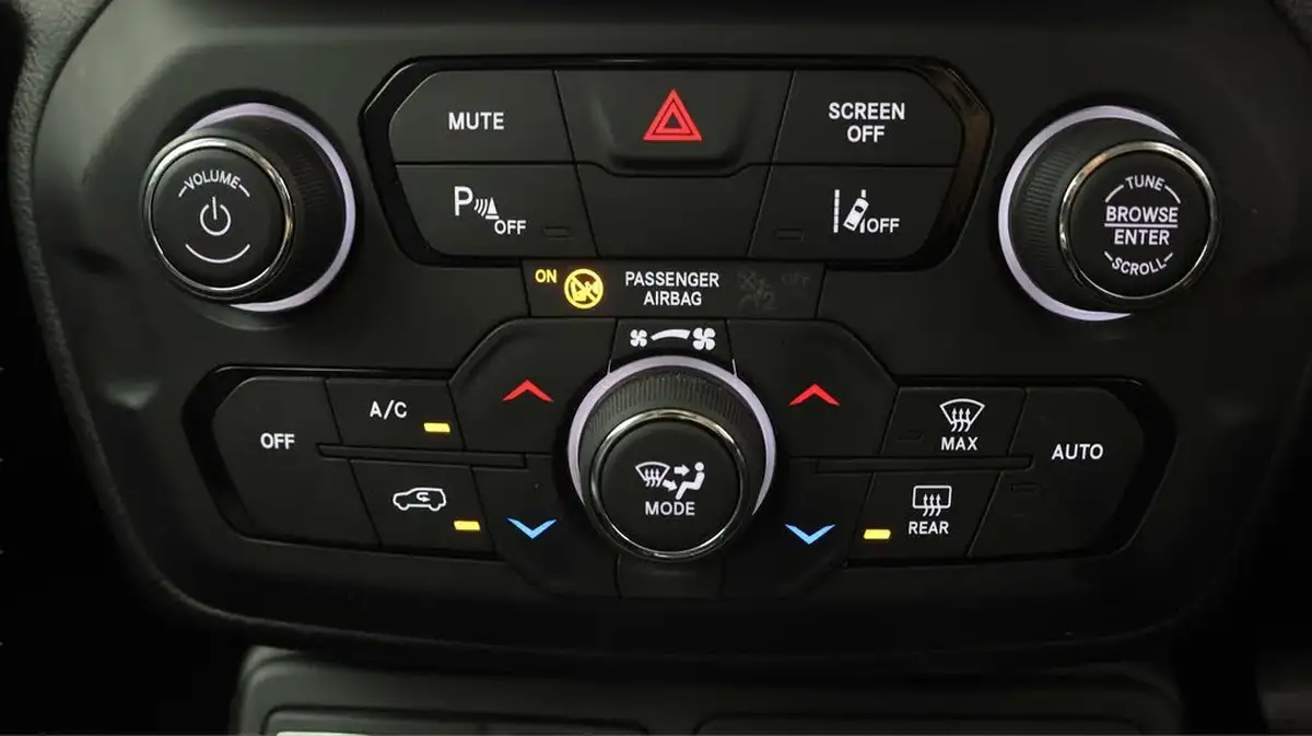 2021-jeep-renegade-13-gse-limited-phev-big-11