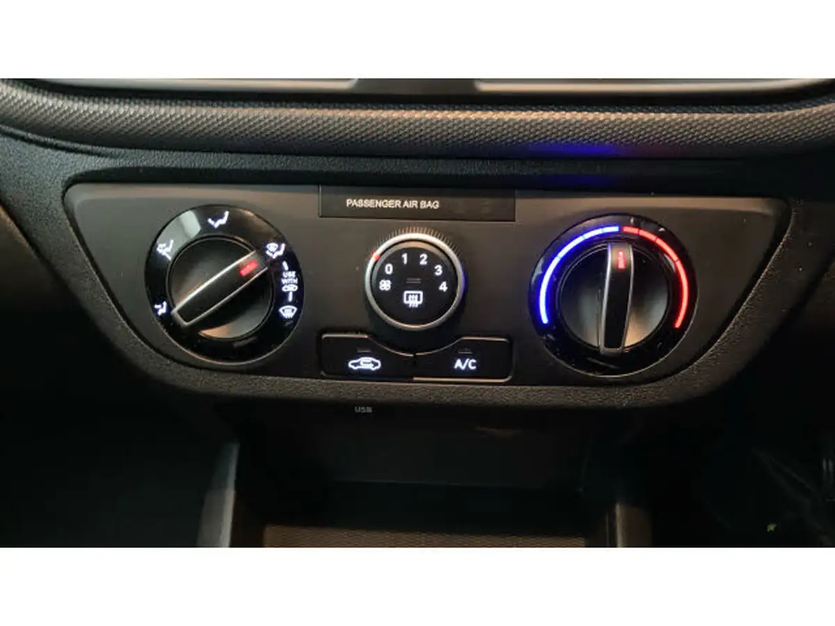 2022-hyundai-i10-10-se-connect-big-12