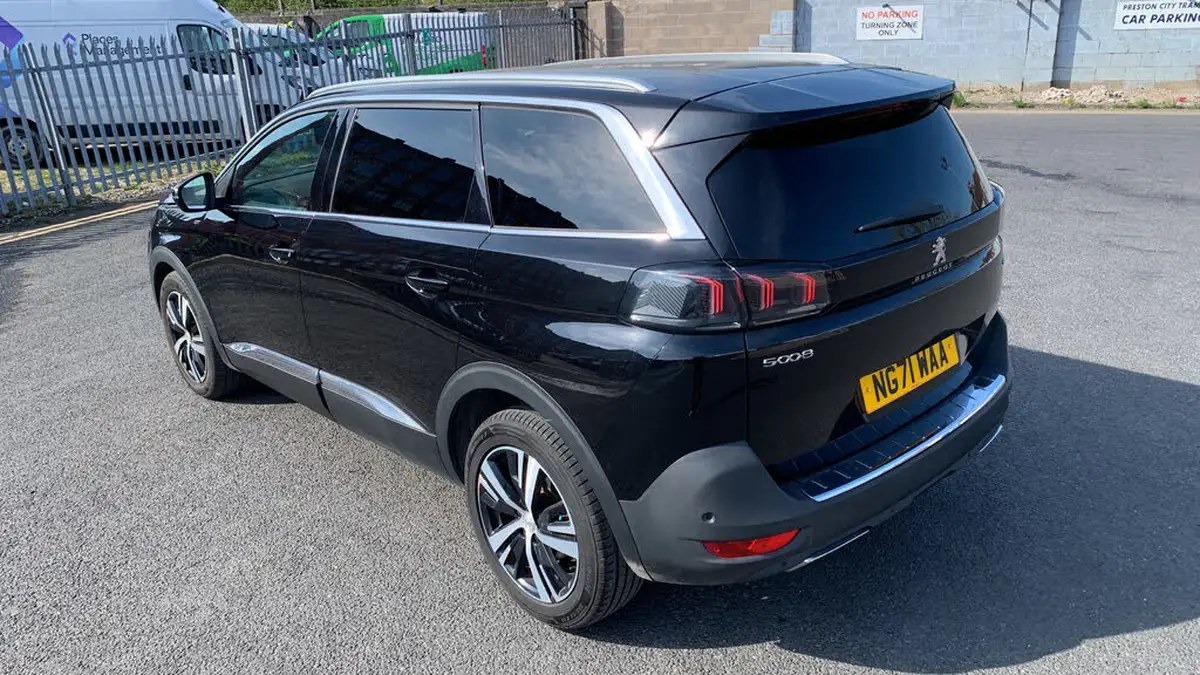 2022-peugeot-5008-suv-15-bluehdi-gt-eat8-big-39