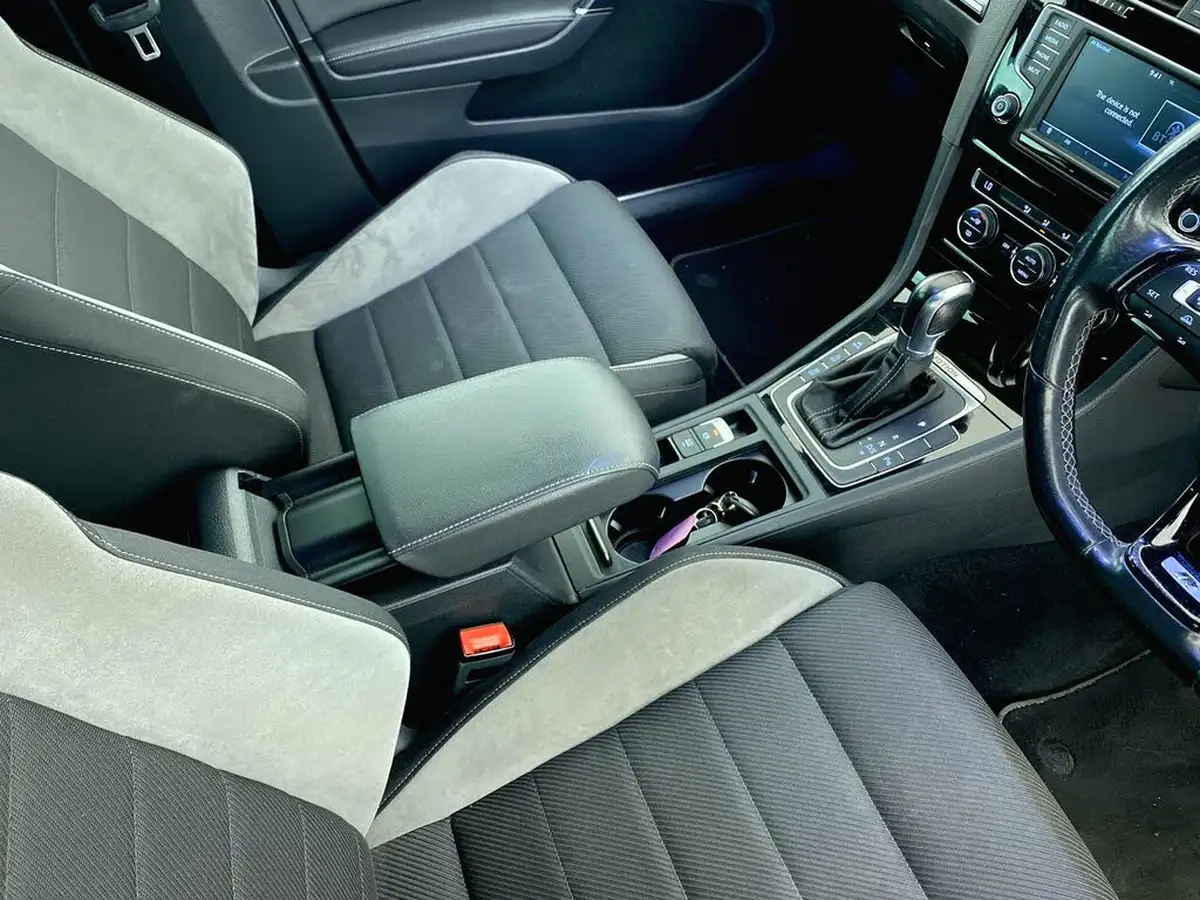 2015-volkswagen-golf-20-tsi-r-estate-5d-dsg-big-21