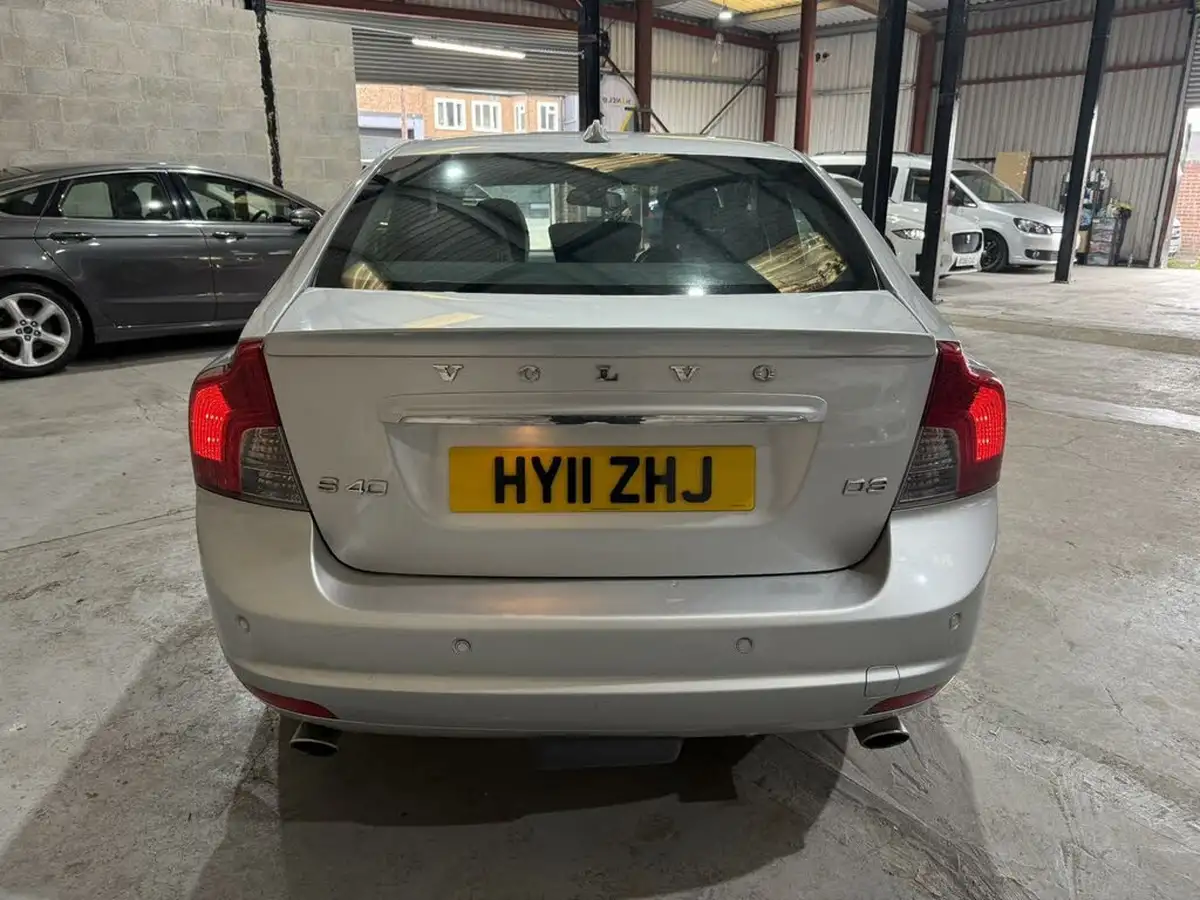 2011-volvo-s40-20td-d3-se-lux-148bhp-big-3
