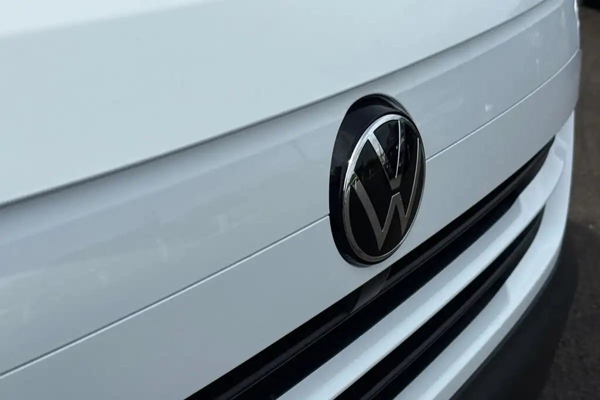 2025-volkswagen-transporter-20tdi-t30-commerce-plus-bmt-swb-150pseu6e-big-23
