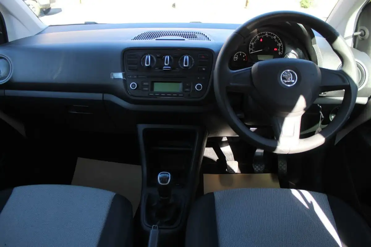 2015-skoda-citigo-10-se-5d-big-13