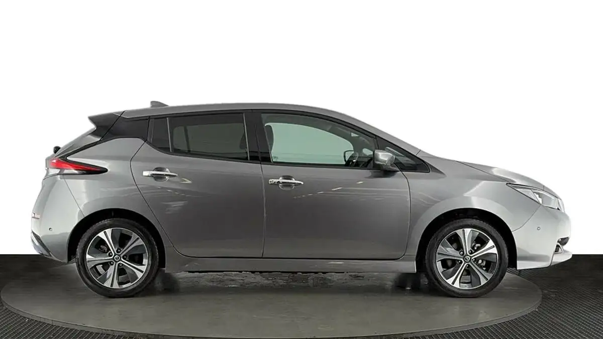 2021-nissan-leaf-e-e-tekna-big-2