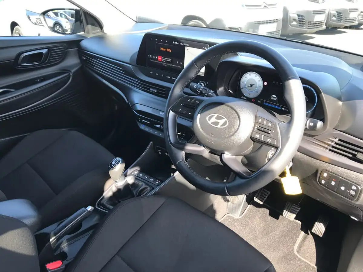 2025-hyundai-i20-10-t-gdi-premium-big-2