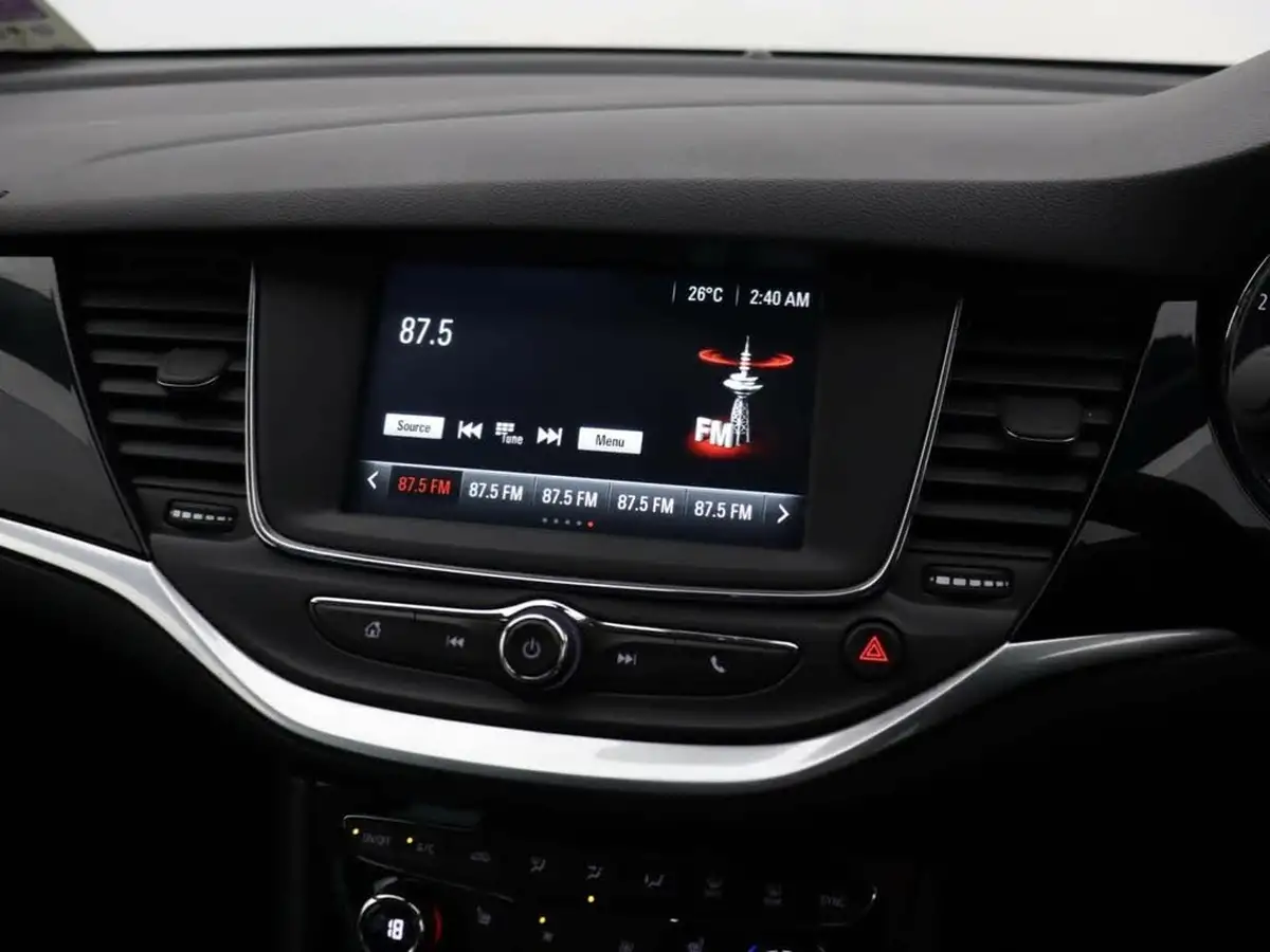 2019-vauxhall-astra-14i-16v-turbo-griffin-ss-big-15