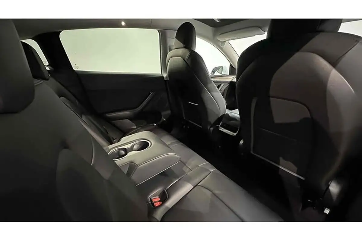 2022-tesla-model-y-e-long-range-big-24