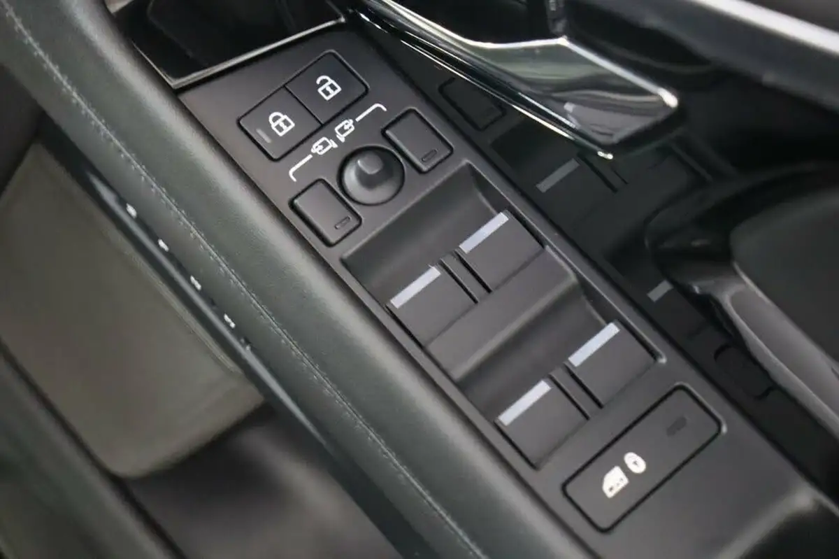 2022-land-rover-range-rover-evoque-20-d200-r-dynamic-hse-big-36