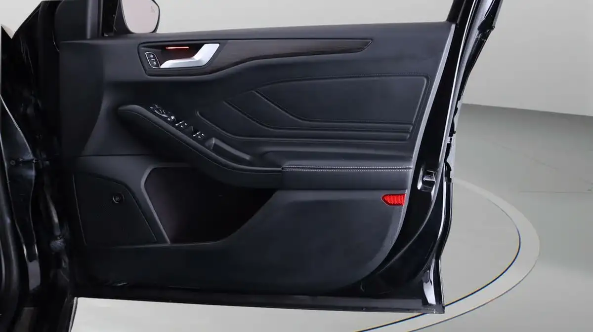 2020-ford-focus-15-vignale-hatchback-big-22
