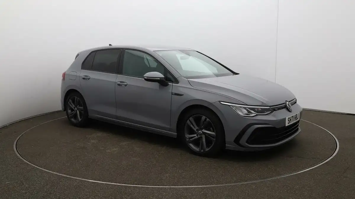 2021-volkswagen-golf-big-27