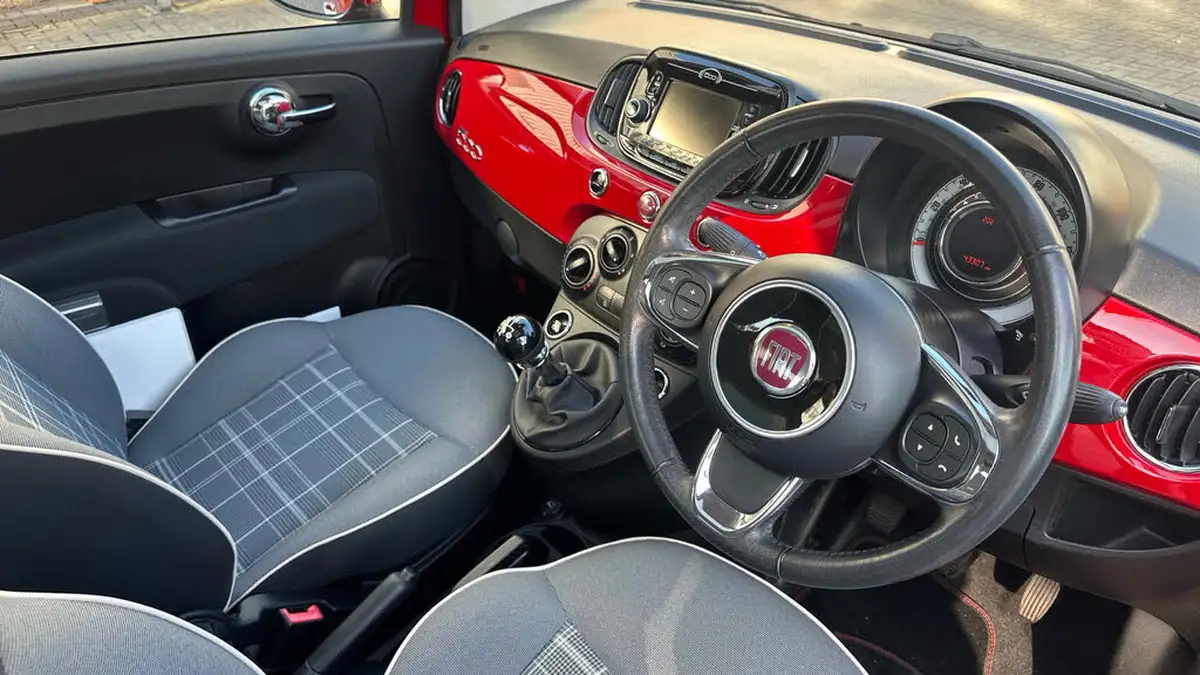 2019-fiat-500-12-lounge-ss-big-10