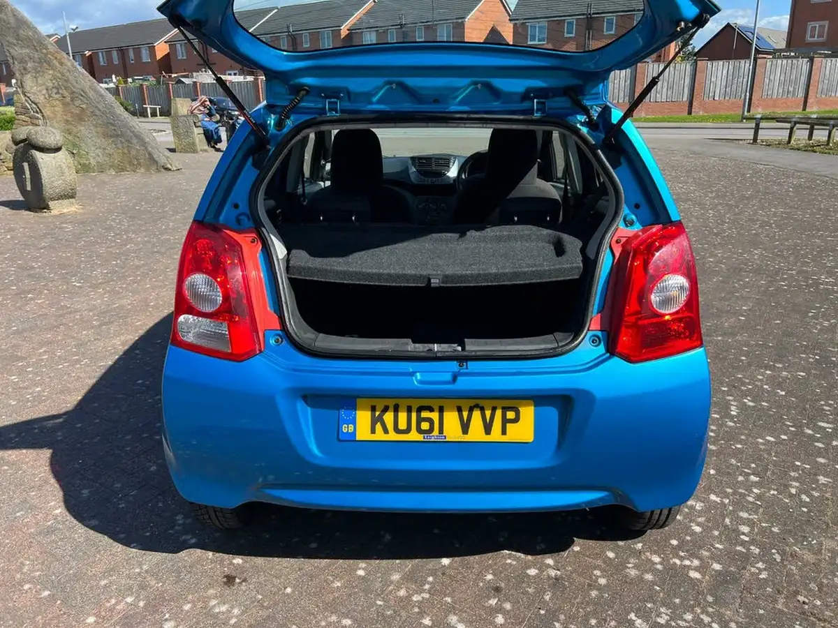 2011-suzuki-alto-10-sz2-big-11
