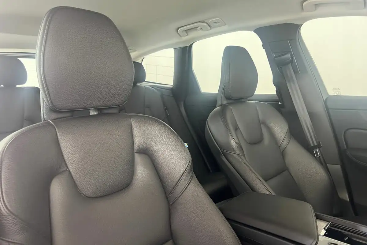 2022-volvo-xc60-20-b5-core-big-37