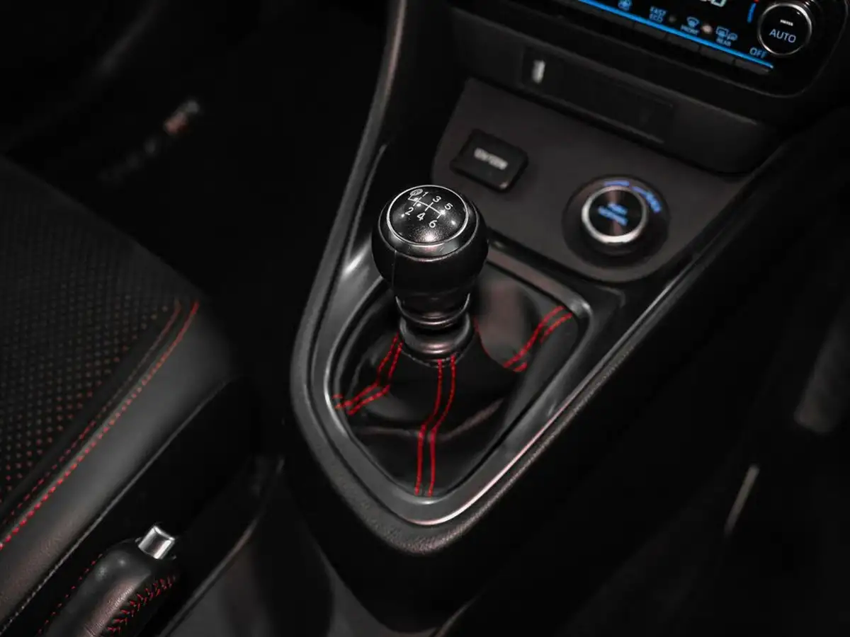 2022-toyota-yaris-16-gr-circuit-pack-big-10
