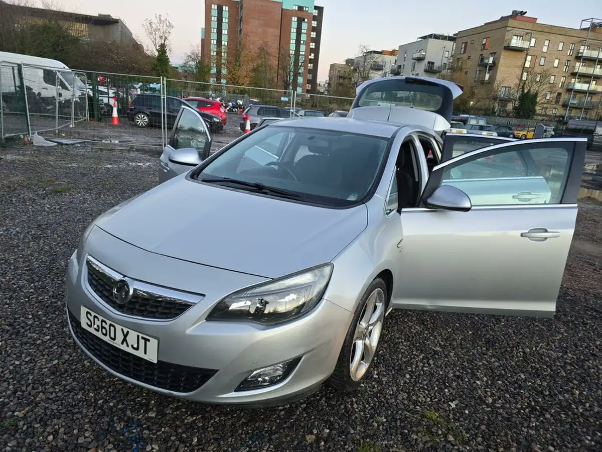 2010-vauxhall-astra-16-sri-16v-vvt-115ps-hatchback-5d-auto-big-8