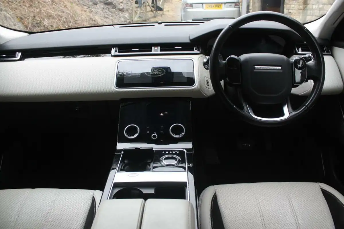 2018-land-rover-range-rover-velar-20-d240-se-ss-big-1