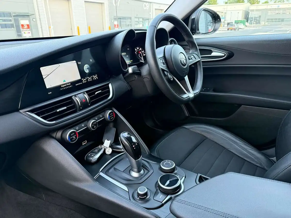2018-alfa-romeo-giulia-22td-super-147bhp-big-32
