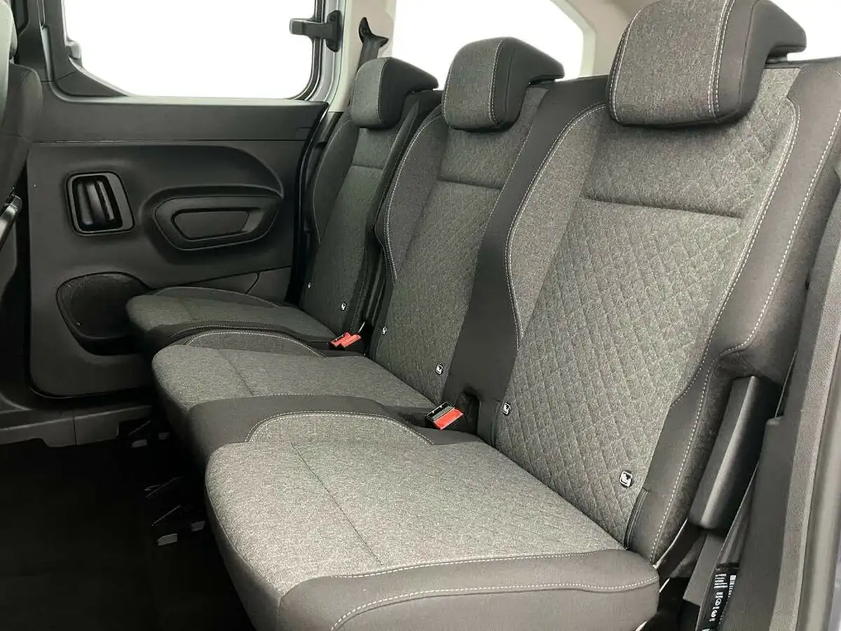 2024-vauxhall-combo-life-e-design-xl-big-18