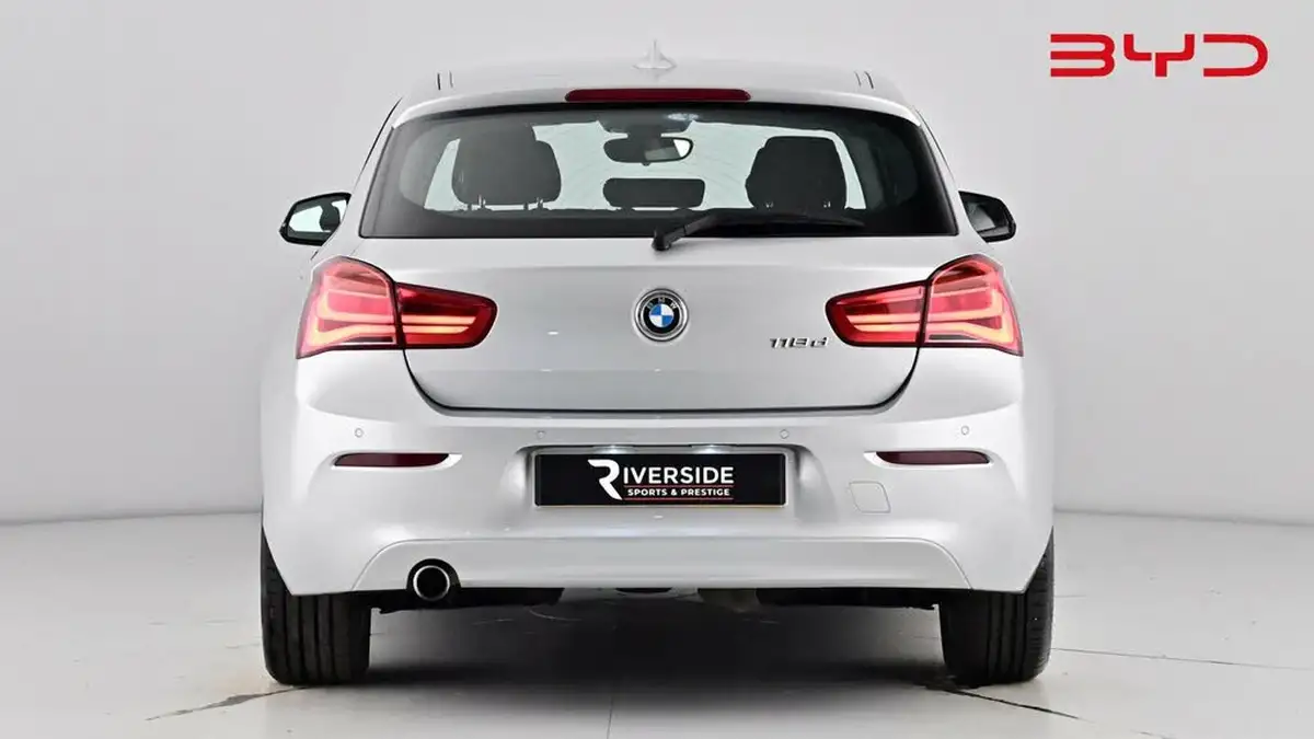 2017-bmw-1-series-20td-118d-se-3d-big-9