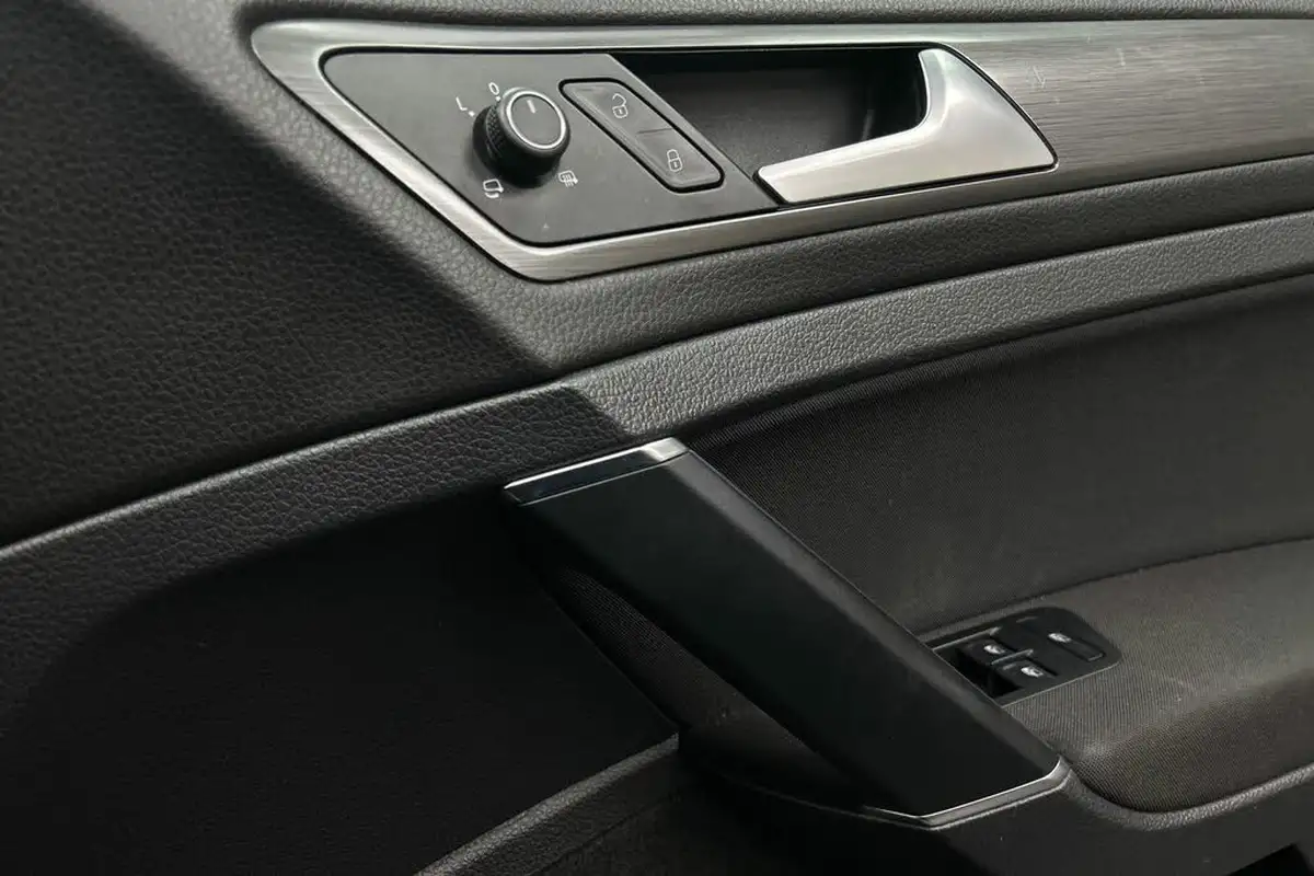 2019-volkswagen-golf-16tdi-match-hatchback-5d-big-21