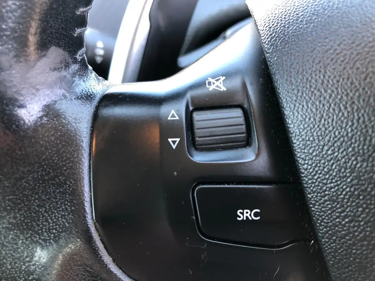 2018-peugeot-208-12-puretech-active-82bhp-ss-etg5-big-19