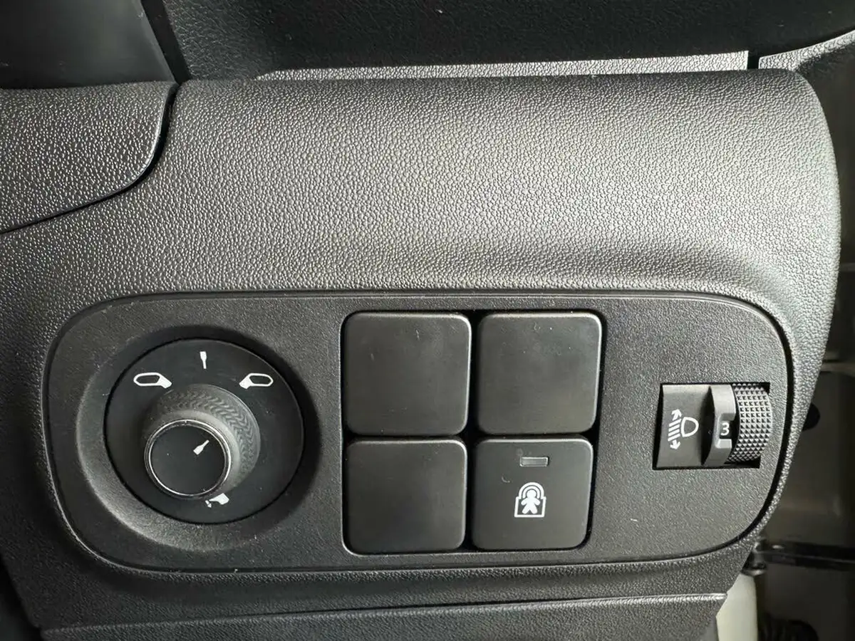 2023-citroen-c3-12-puretech-c-series-edition-83ps-ss-big-20