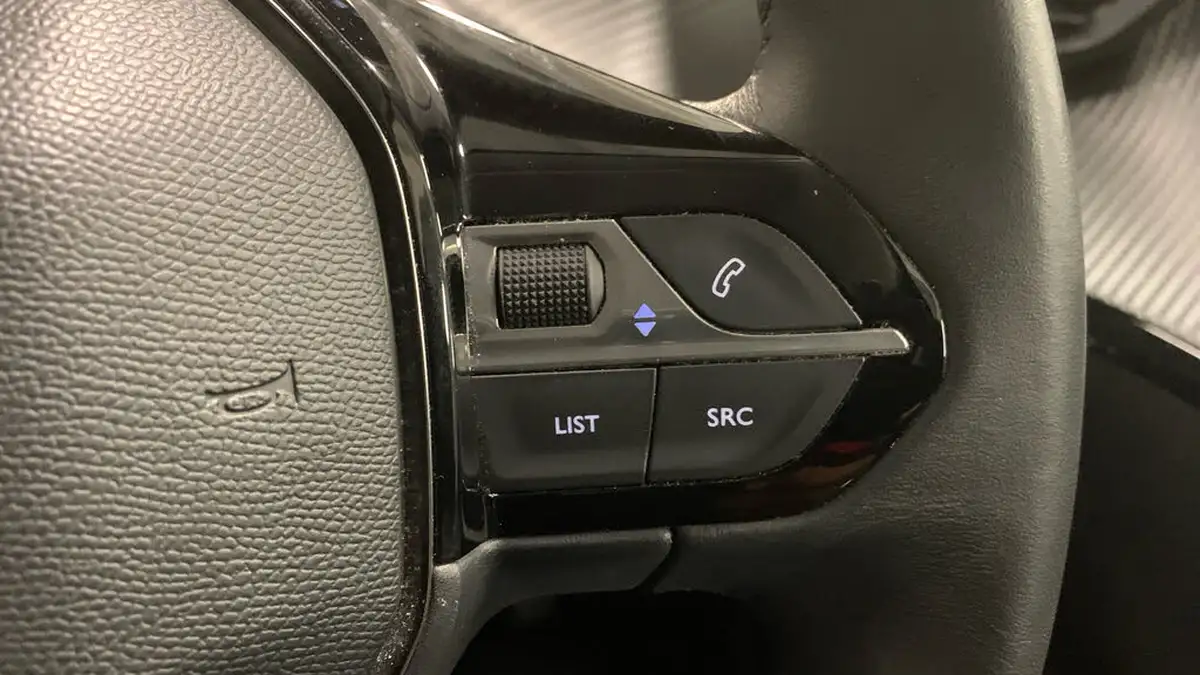 2022-peugeot-208-12-puretech-allure-100bhp-big-23