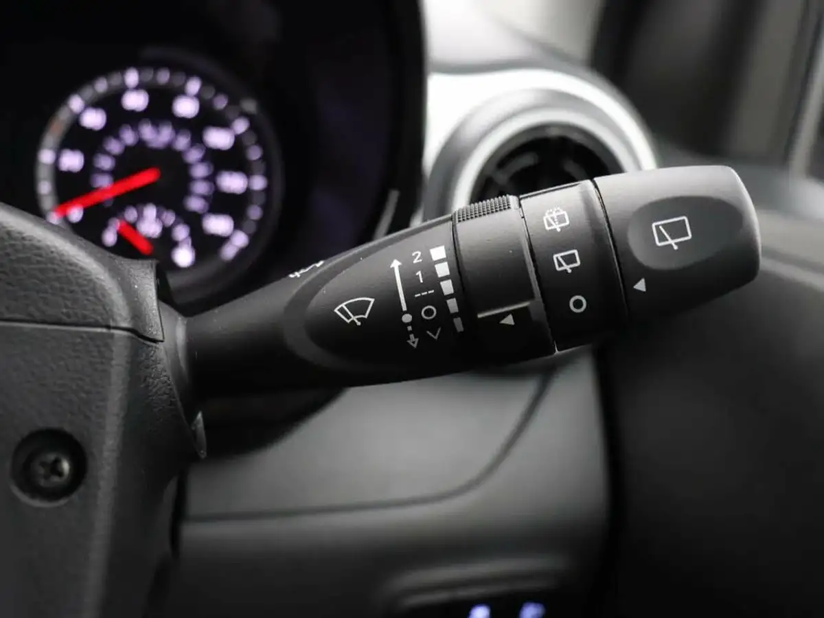 2022-hyundai-i10-12-premium-big-32
